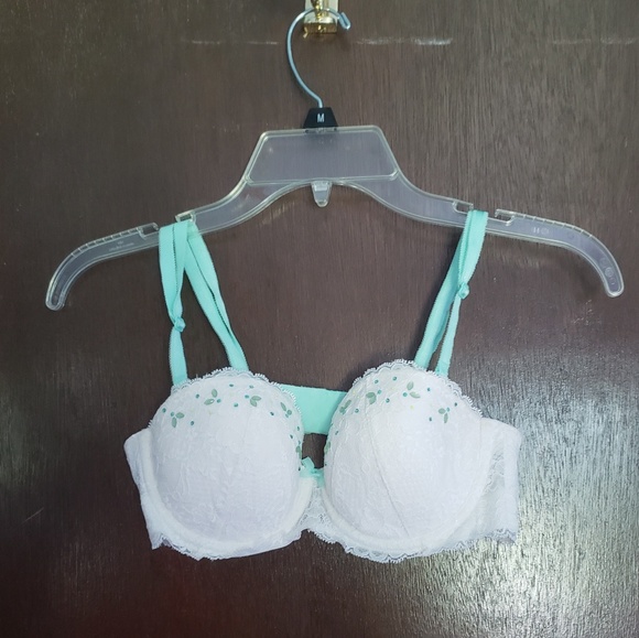 Victoria's Secret Other - White lace Victoria secret bra